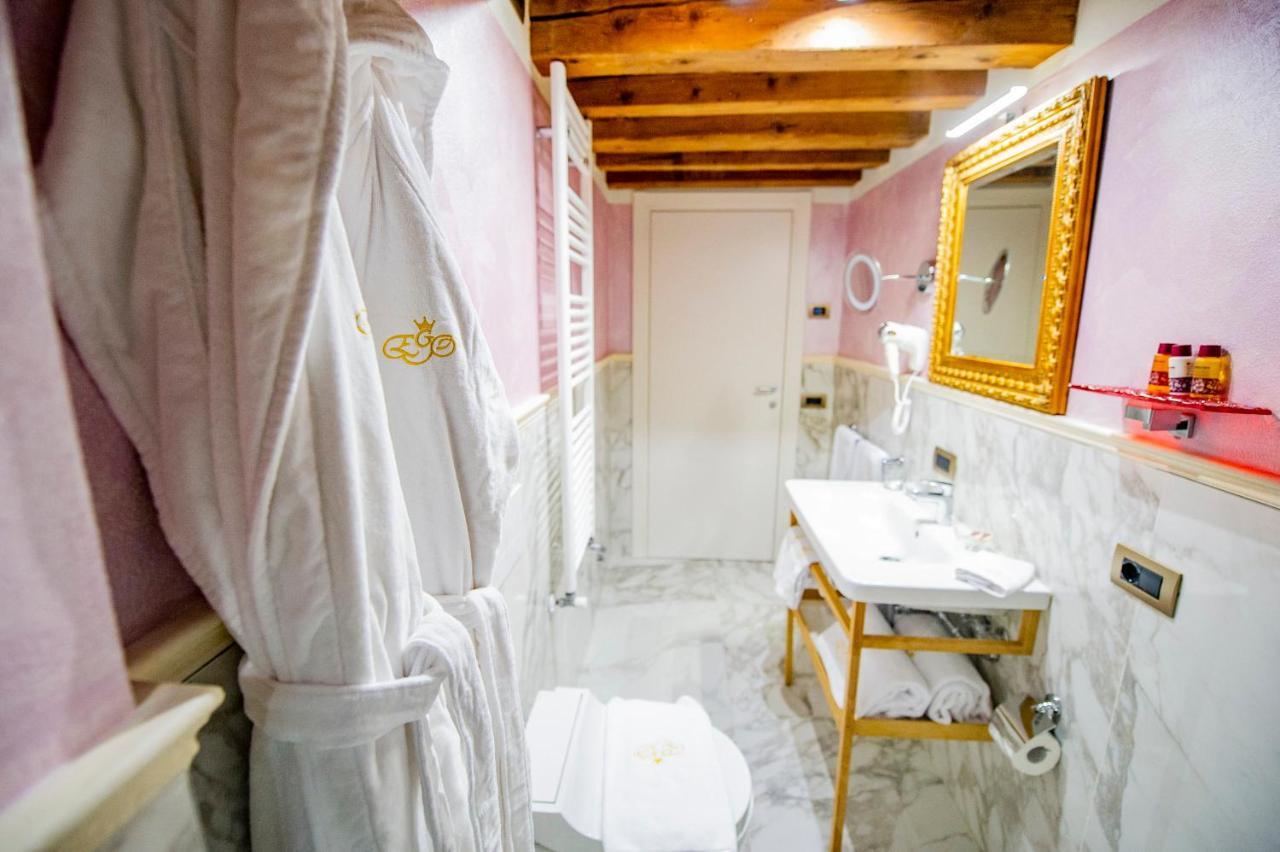 Quarto Duplo Deluxe com Cama Extra e Vista do Canal San Salvador