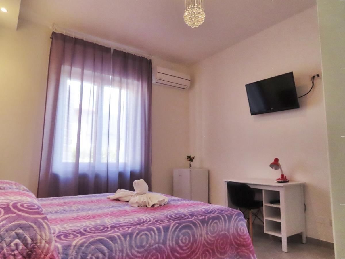 Double Room with Private Bathroom,955813270:JPEG