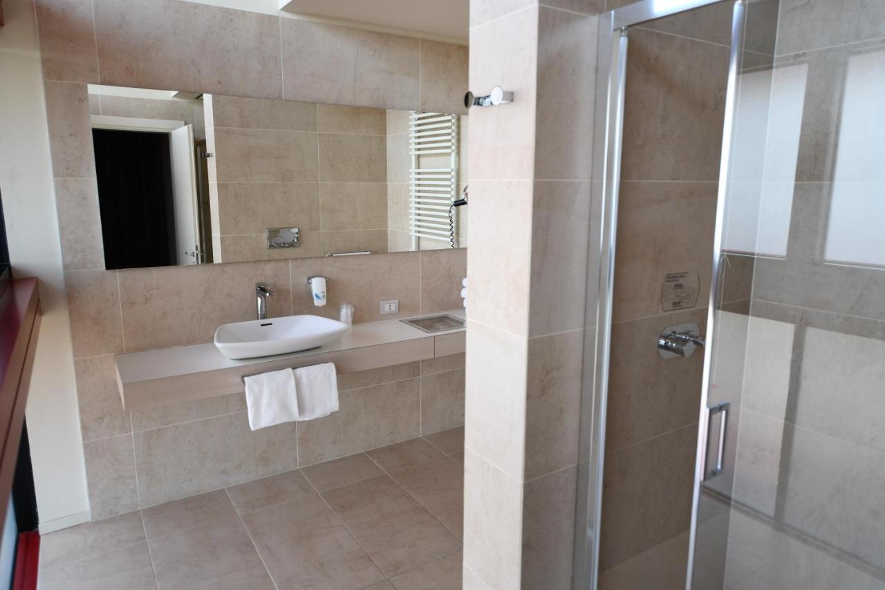 King Suite with Queen Bed