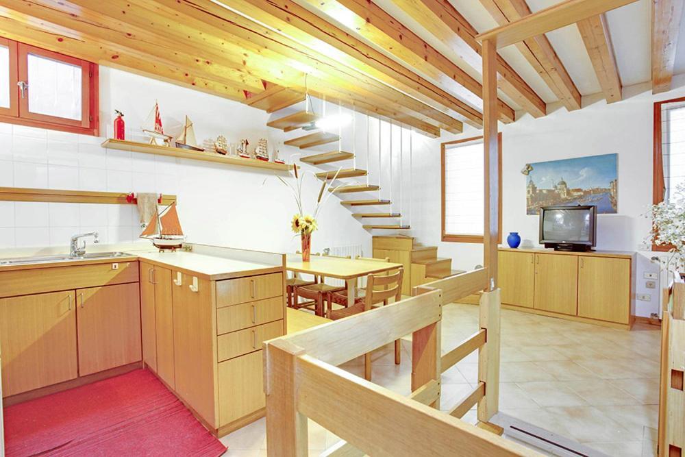 Split-Level Appartement Santi Apostoli met 2 Slaapkamers - Cannaregio 4358