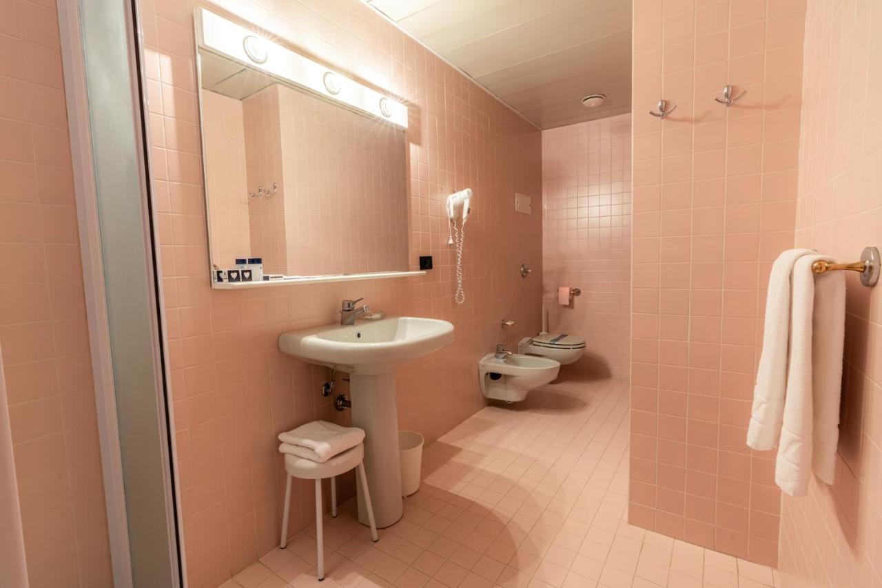 Superior Triple Room,995822026:JPEG