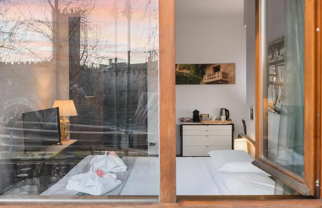 Castle View Room - Veronainflat-1
