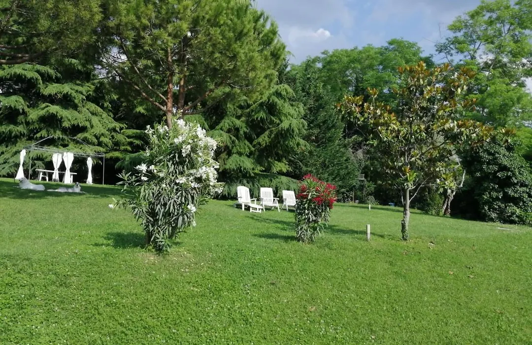 camera king size in villa con piscina termale-1