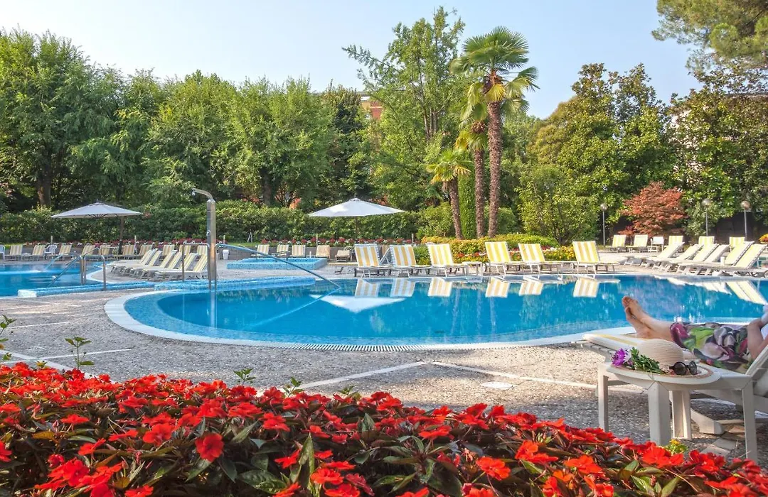 Hotel Bristol Buja-1