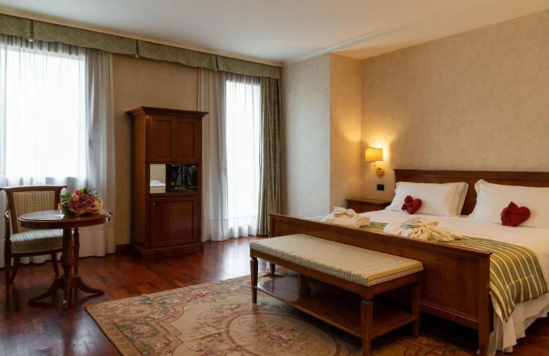 Hotel Roxy Plaza-1