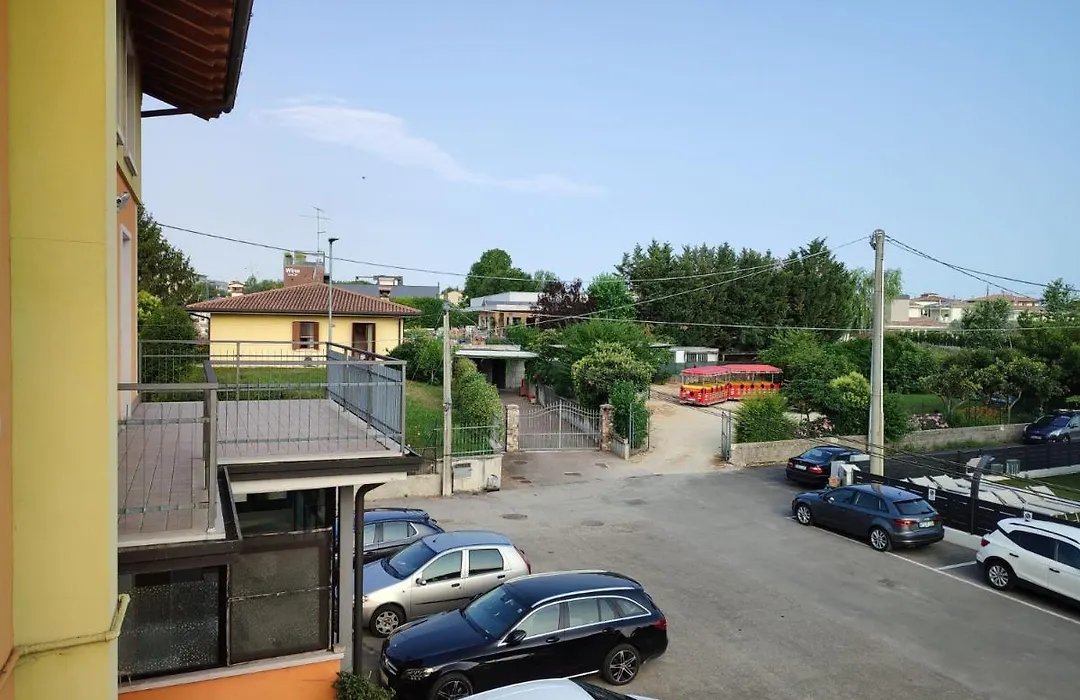 Vittoria Rooms Peschiera-1