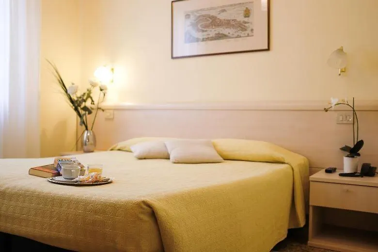 Hotel Santa Lucia-1