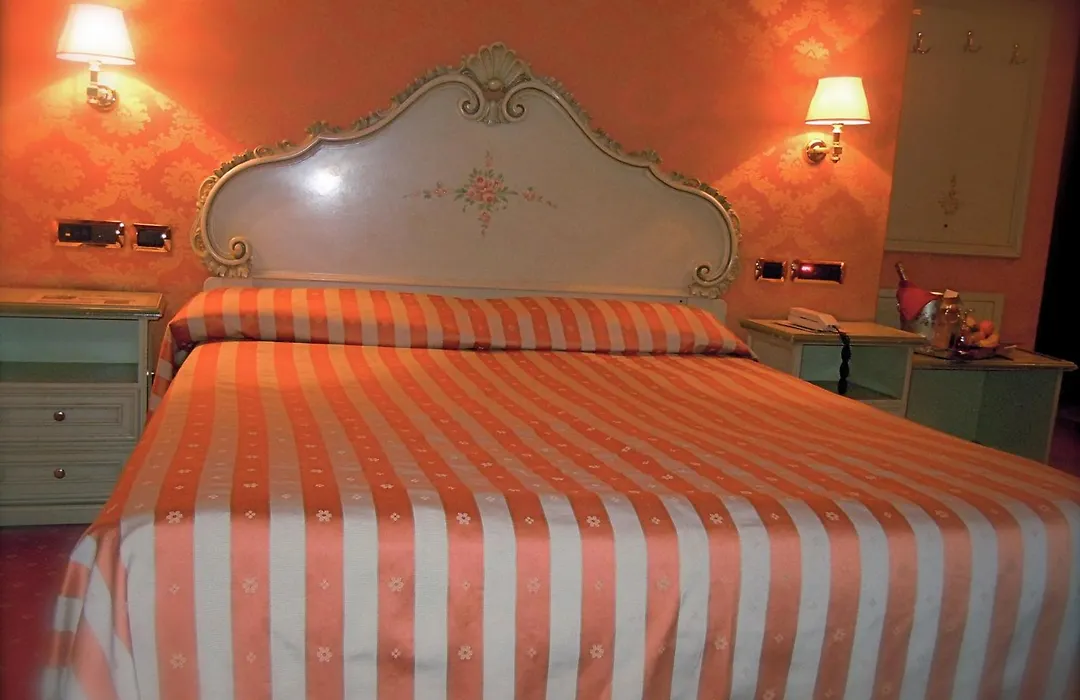 Hotel Lux-1