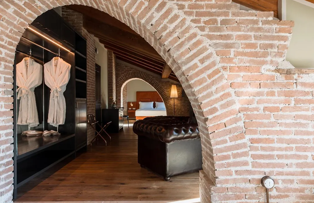 Pavillon Suite-1