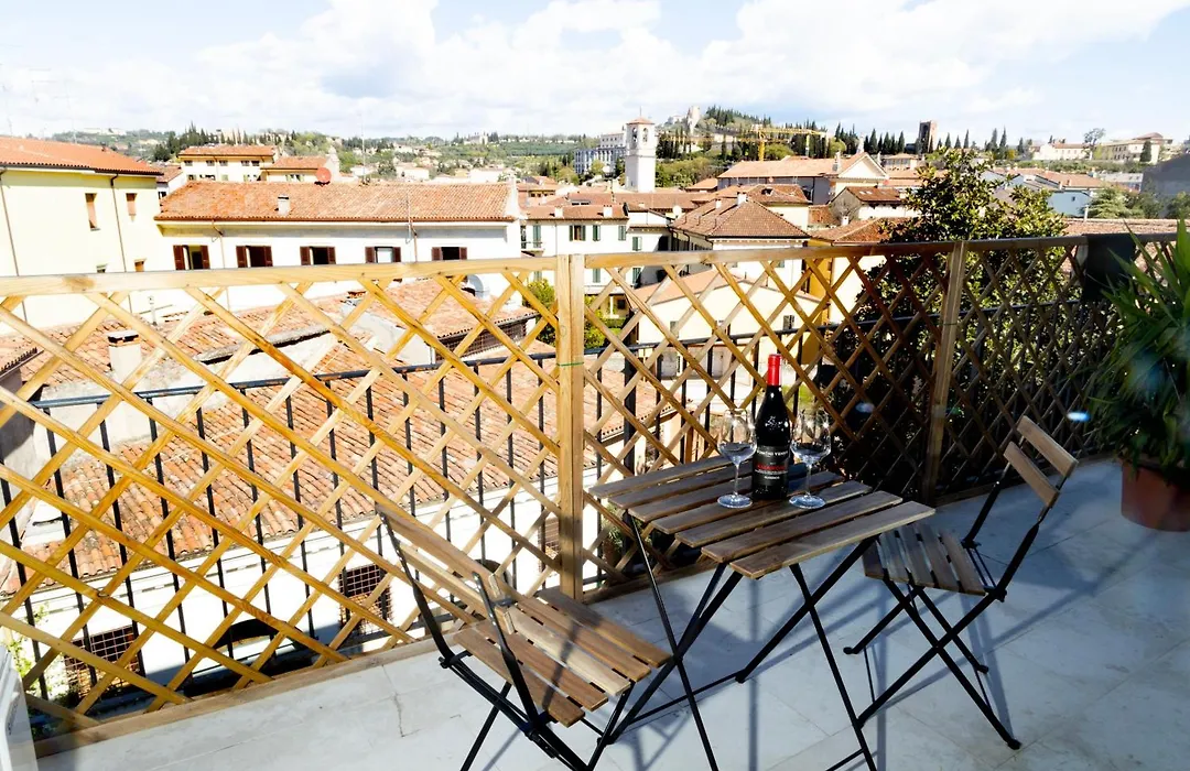 Verona Relax & Stay Rooms-1