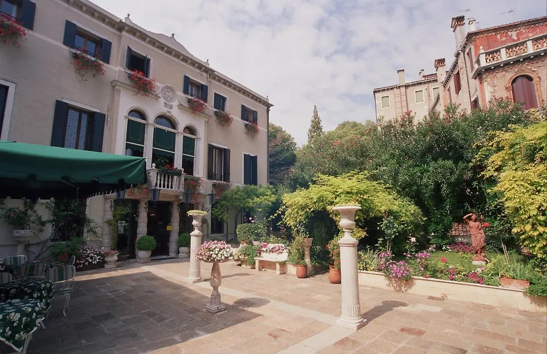 Pensione Accademia - Villa Maravege-1