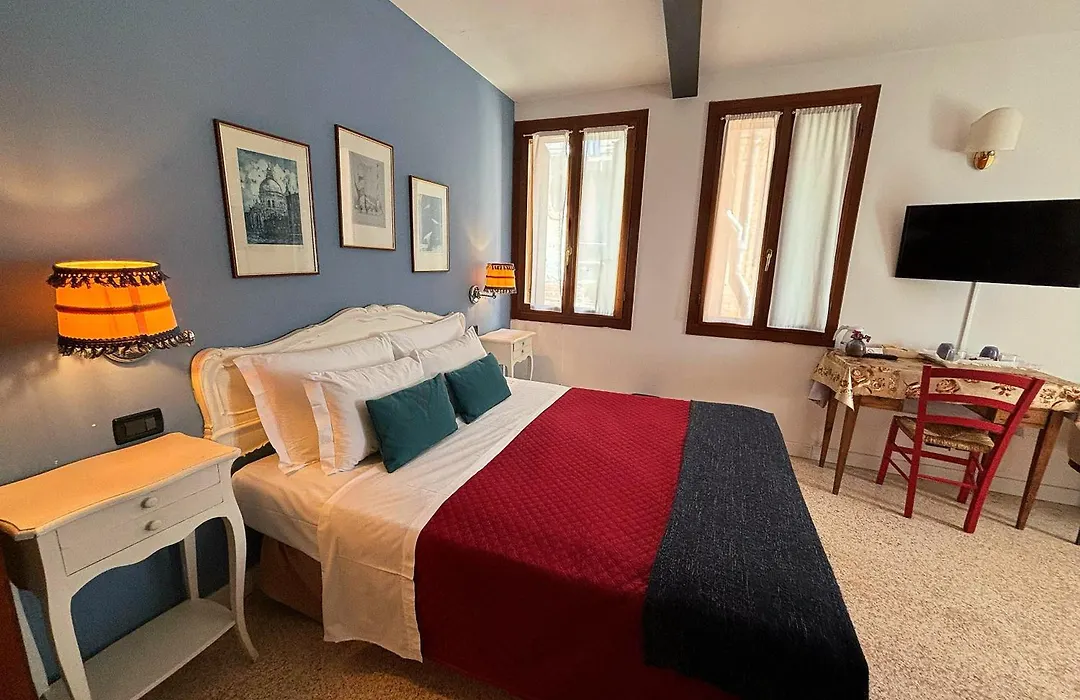 V Nice Rooms-1