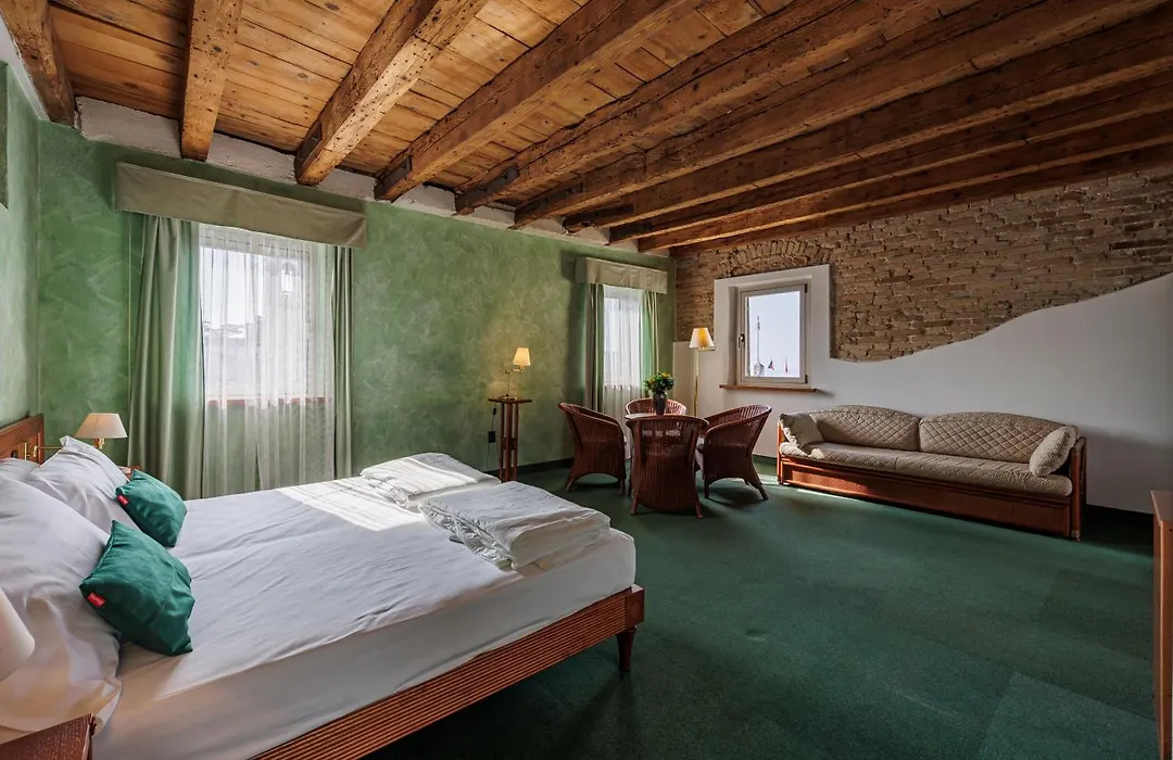 Hotel alla Grotta-1