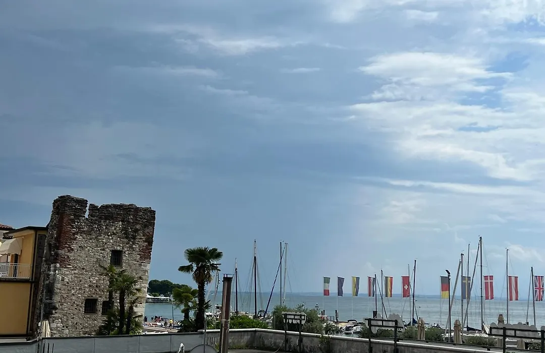 Hotel Alla Riviera Lake View-1