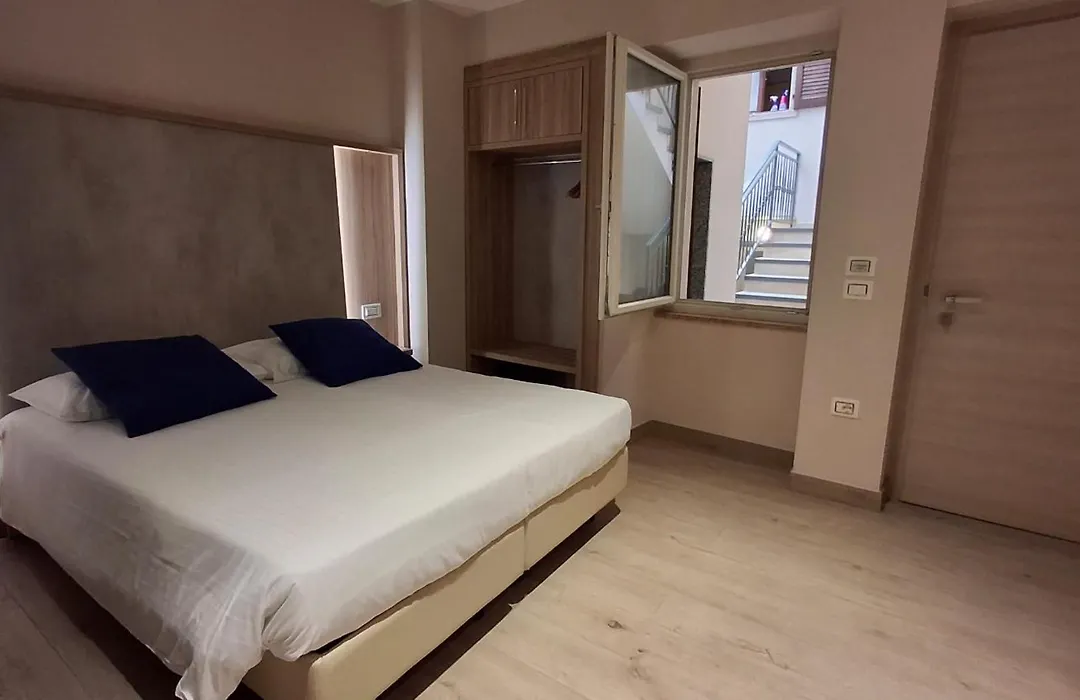 Hotel Danieli La Castellana Lago Di Garda-1