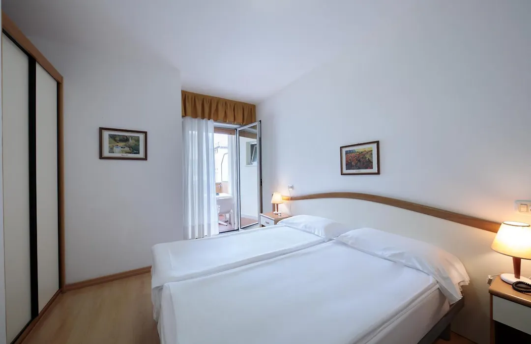 Hotel Garni Losanna-1