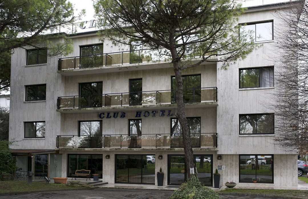 Club Hotel-1