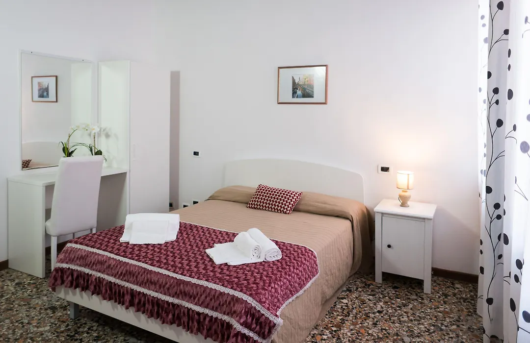Backpackers House Venice-1