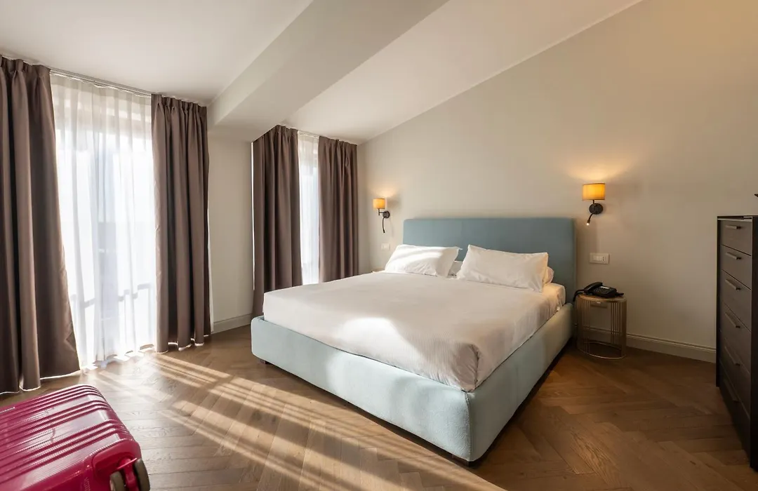 Hotel Carlton-1