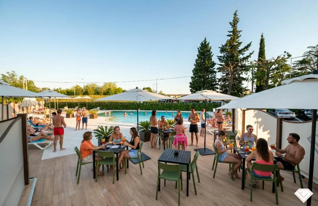Ile Hotel-1