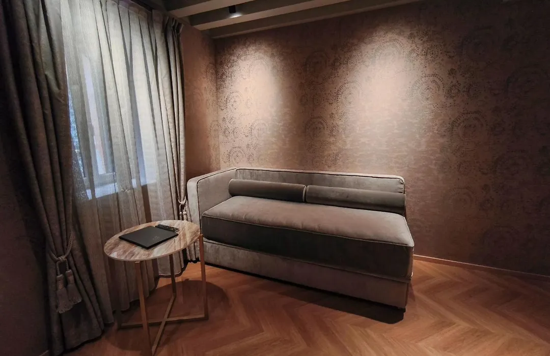 Hotel Antiche Figure-1