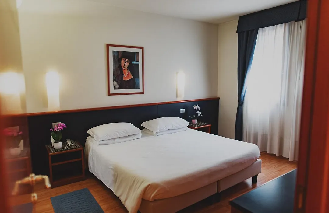 Hotel Crystal-1