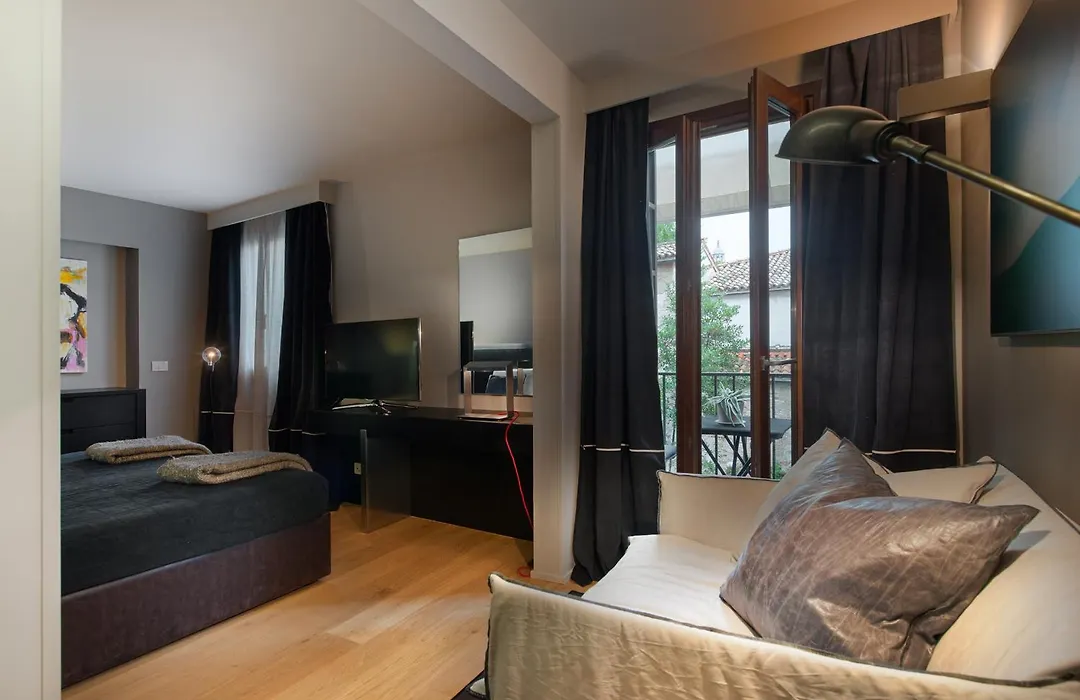 Charming House Dd724-1