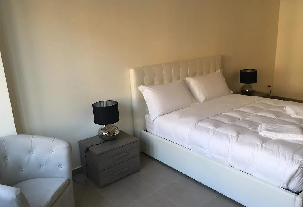 3Jolie Rooms-1