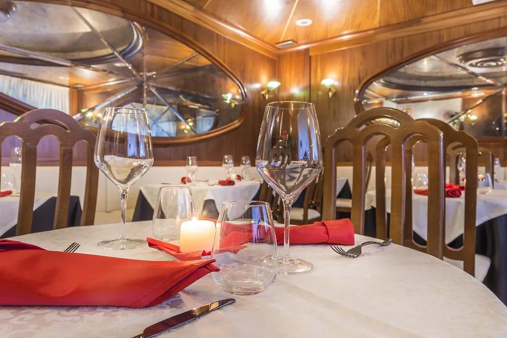 Hotel Floris-1