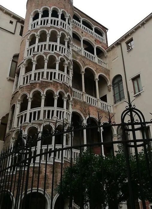 Alloggi Alla Scala Del Bovolo-1