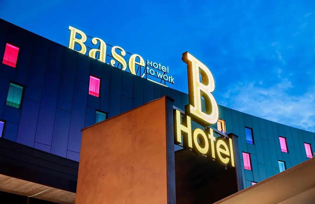 Base Hotel-1