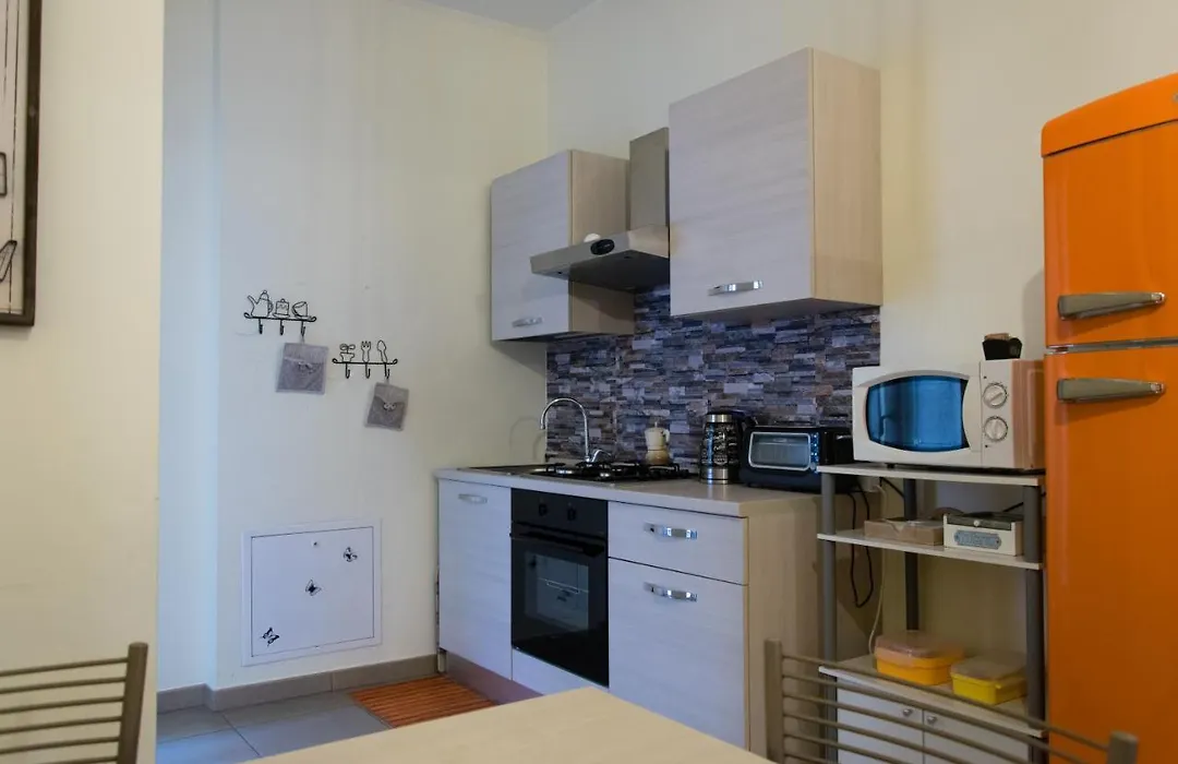 Melibi - Re Lear Apartments-1