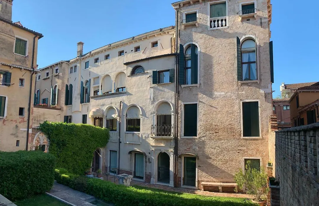 Palazzo Contarini Della Porta Di Ferro-1