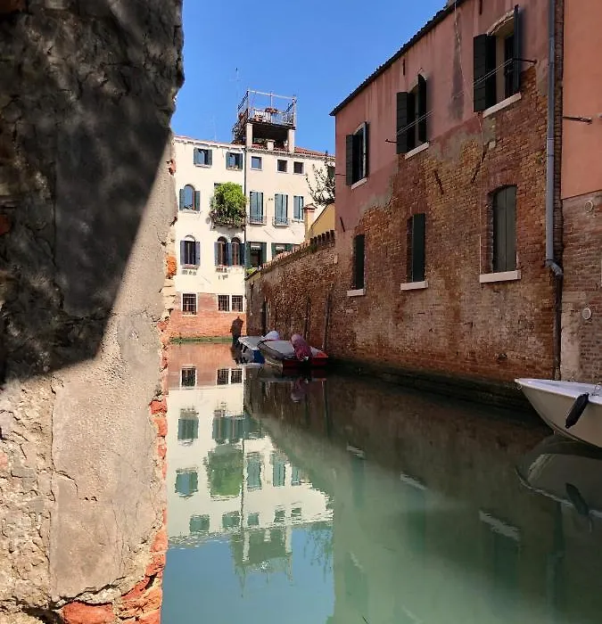 Suite Dream On The River-1