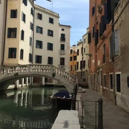 B&B Al Teatro With Canal View-2