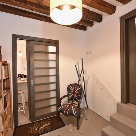 Stylish Self-Contained Room & Bath In Castello Between Biennale & San Marco-2