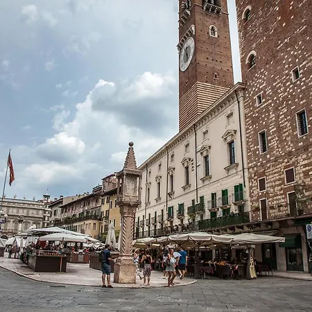 Aurelia Luxury - Piazza Delle Erbe-3