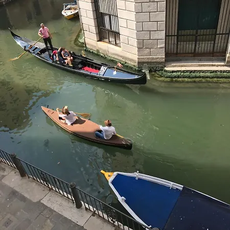 B&B Al Teatro With Canal View-3