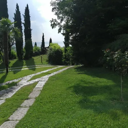 camera king size in villa con piscina termale-2