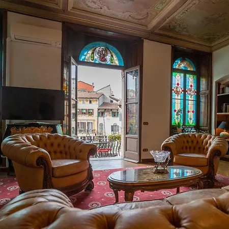 Corte Realdi Suites Piazza Erbe-2