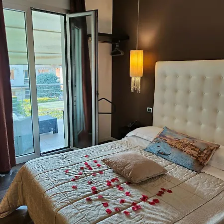 Hotel In - Lounge Room-3