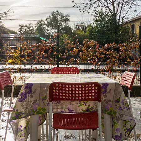Venice Pink House-2