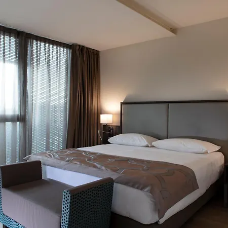 Smart Hotel Holiday-2