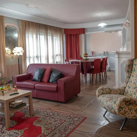 Guest House Train Station Venice - Atika & Atif-2
