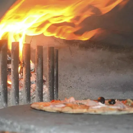 B&B Pizzeria 128 A Serravalle Tv-2