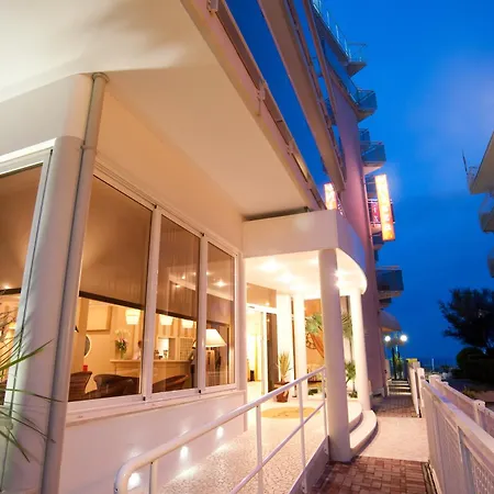 Hotel Nizza Frontemare Superior 3 Stelle-3
