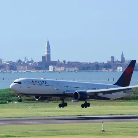 "Fly To Venice" Airport-3