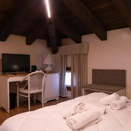 Hotel Villa Sara With Pool And Parking Near Venice-2
