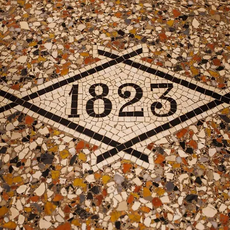 1823 Room-3
