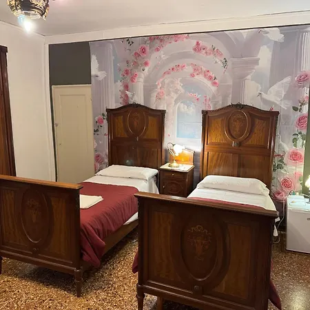 Lions Venice Guest House-2